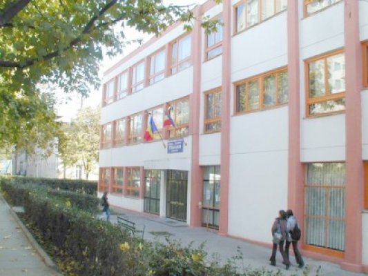 Ce s-a întâmplat la şedinţa Comisiei de Disciplină de la Liceul Traian: directorul intenţiona să-i determine pe câţiva elevi să se transfere